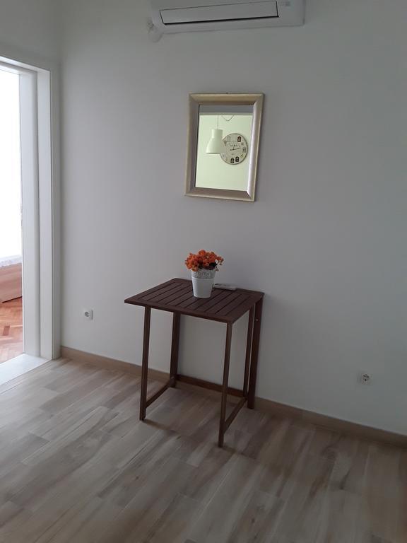 Apartment Lara โตรกีร์ ภายนอก รูปภาพ