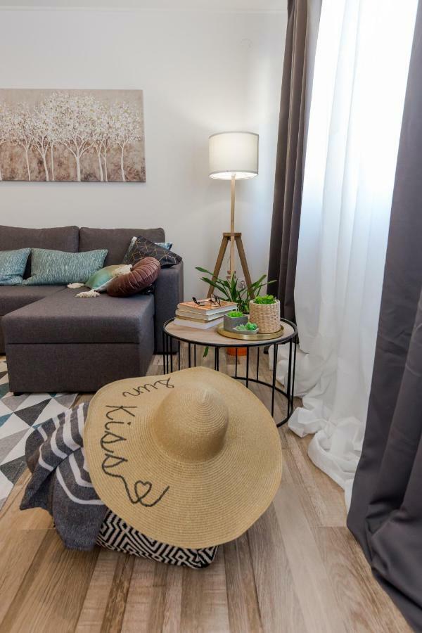 Apartment Lara โตรกีร์ ภายนอก รูปภาพ