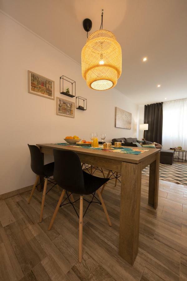 Apartment Lara โตรกีร์ ภายนอก รูปภาพ