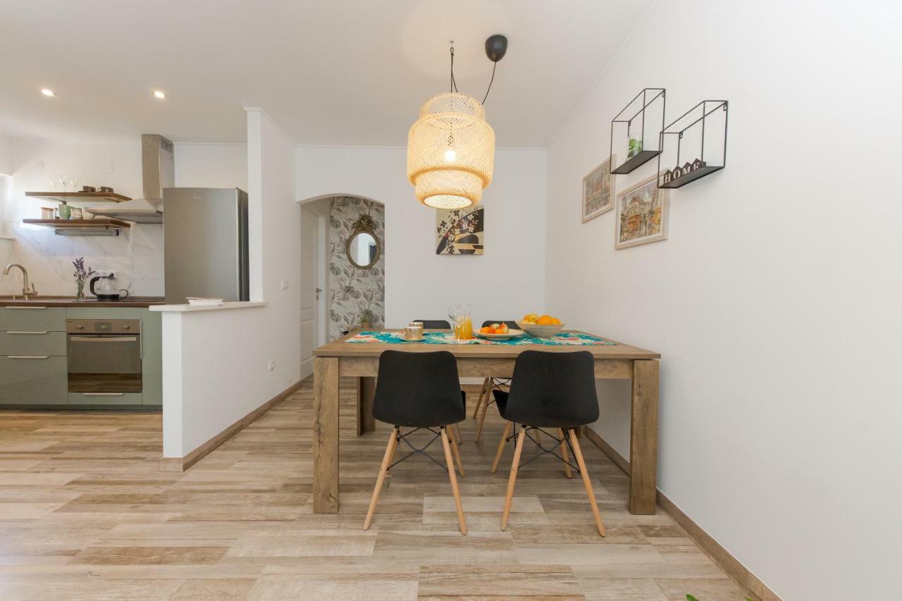 Apartment Lara โตรกีร์ ภายนอก รูปภาพ