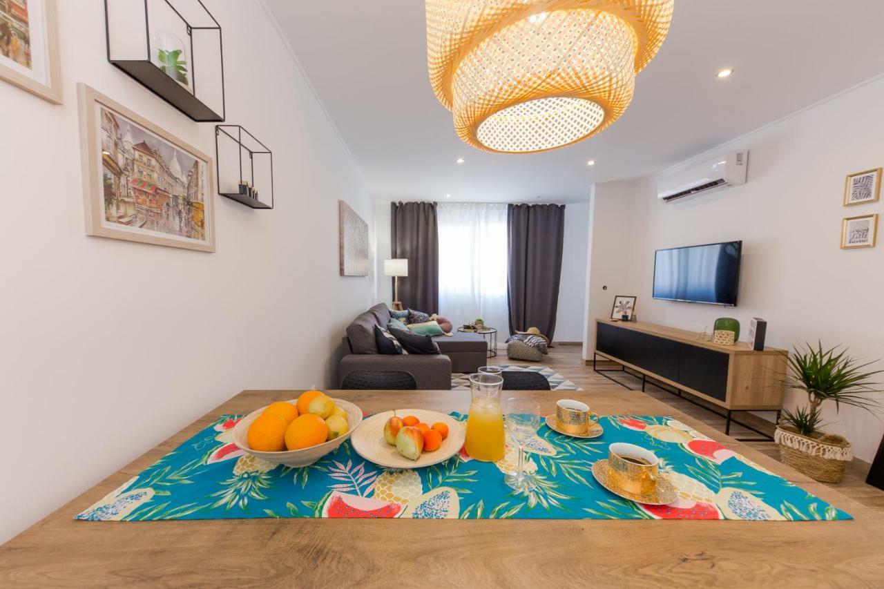 Apartment Lara โตรกีร์ ภายนอก รูปภาพ