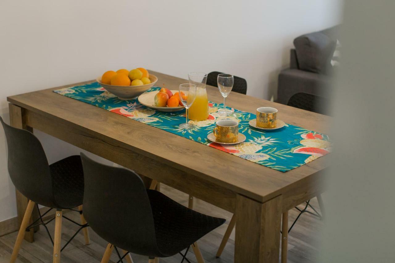 Apartment Lara โตรกีร์ ภายนอก รูปภาพ